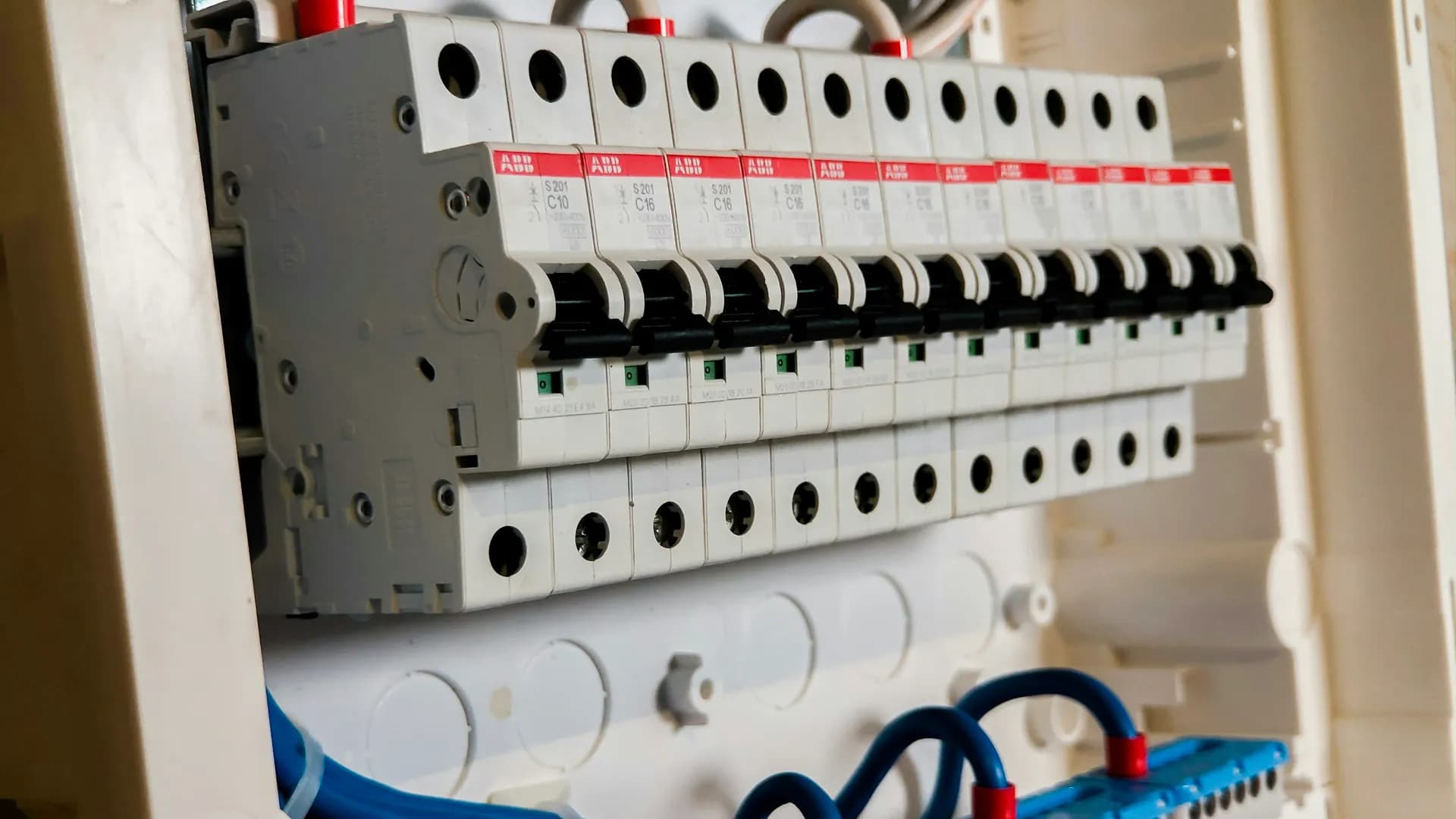 Abnahmewerte werden gemessen und bei der Übergabe protokolliert